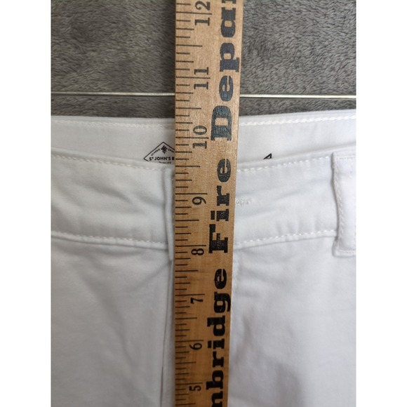 St John's Bay White Capri Pants Cropped Casual Everyday Size 4 - Picture 3 of 8